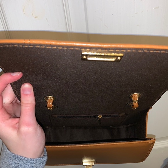 ALFA purse vegan leather in brown with gold hardware - Picture 3 of 3